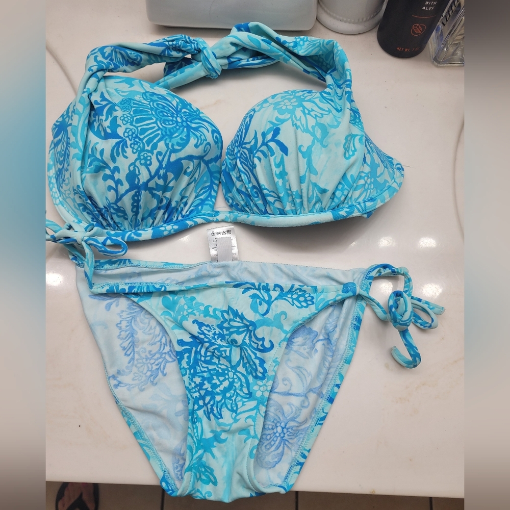 VENUS Turquoise Swirl Bikini Wore Once 34D Top size 2 Bottoms